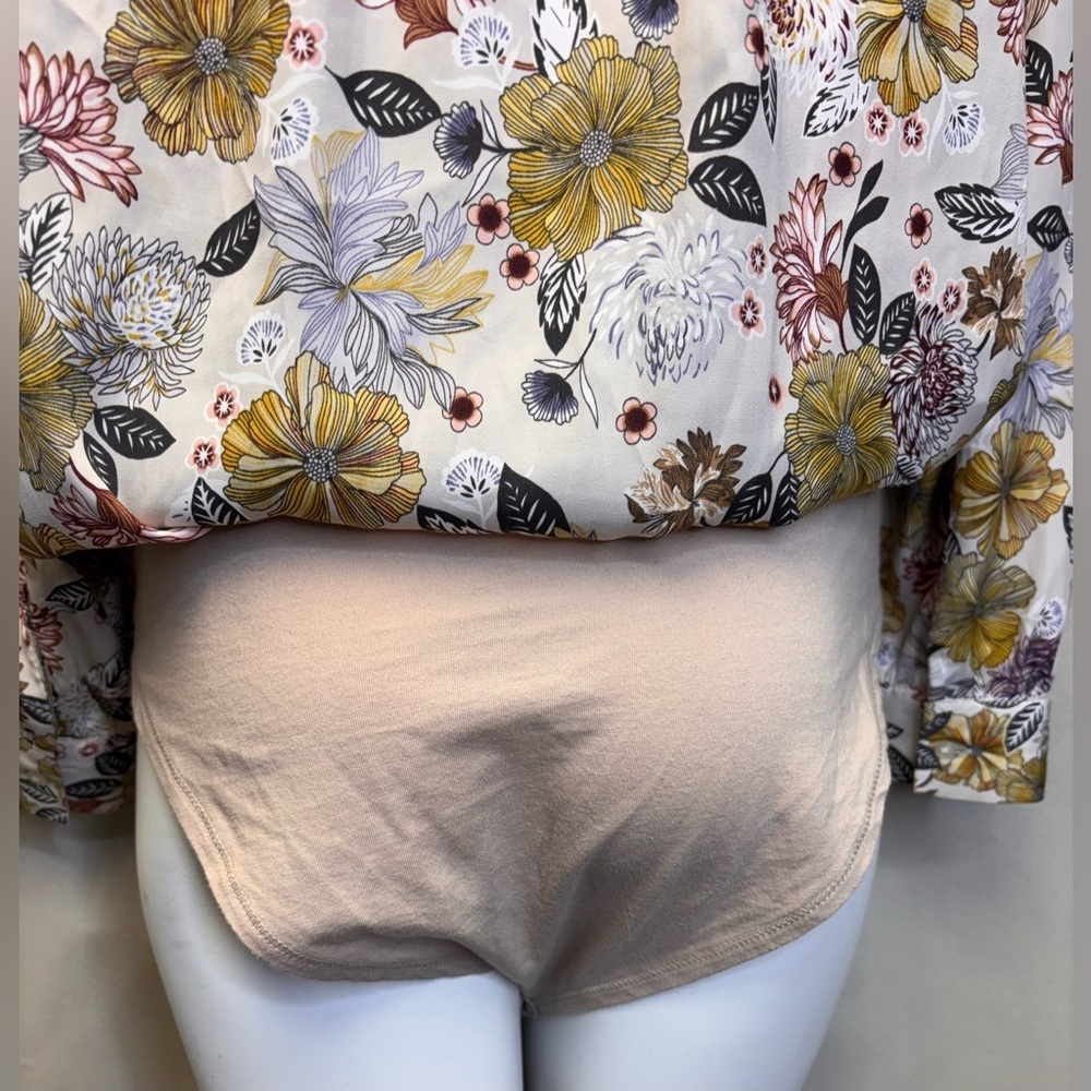 Loft‎ Outlet Long Sleeve Floral Blouse Bodysuit Size Medium - Picture 3 of 10